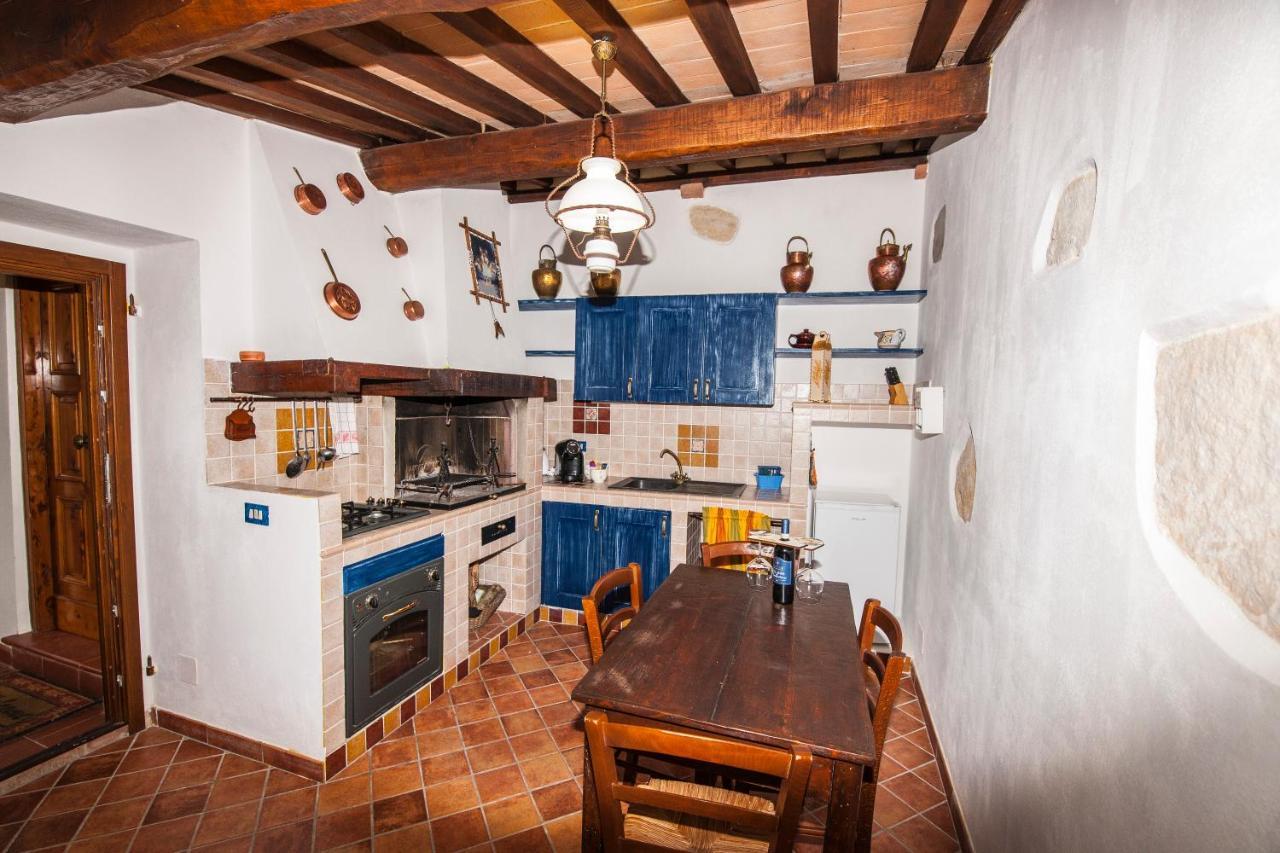 Вилла Il Borgo Del Lupo Сартеано Экстерьер фото